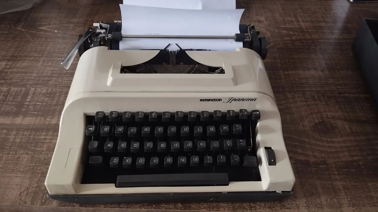 Máquina de escrever 64650960091265120