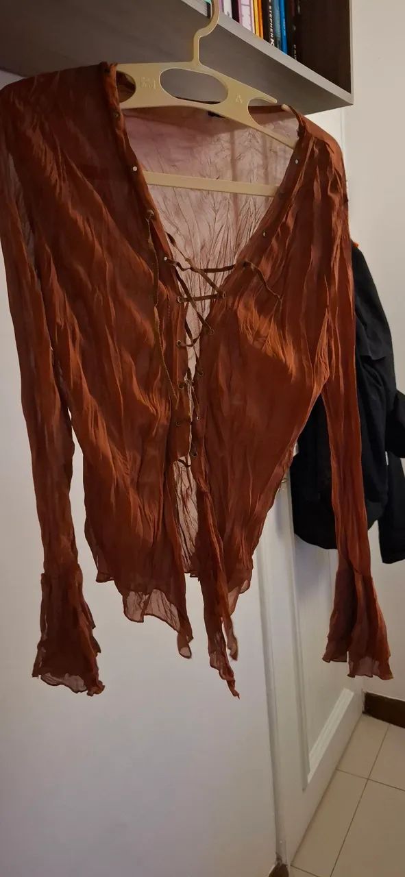 Blusa marrom com amarração tecido leve - Foto 3