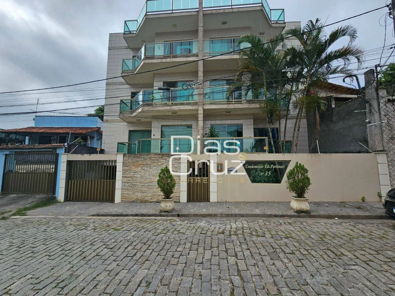 Aparamento próximo ao Centro de Rio das Ostras com 3 quartos