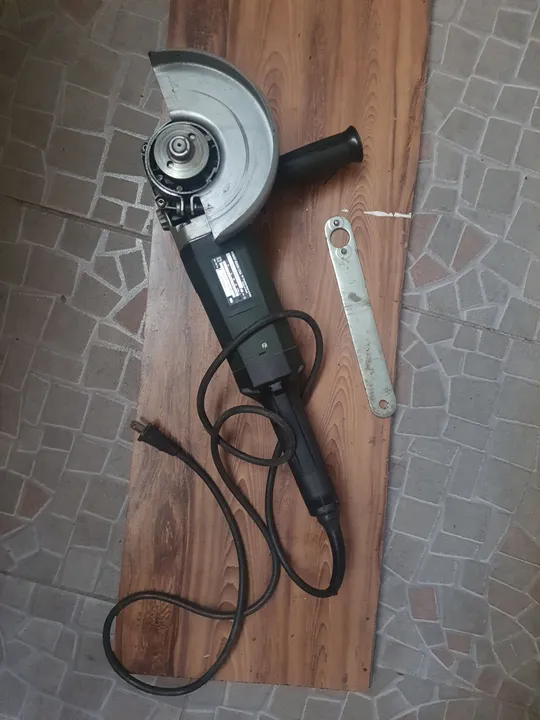 Esmerilhadeira Angular 9" Bosch