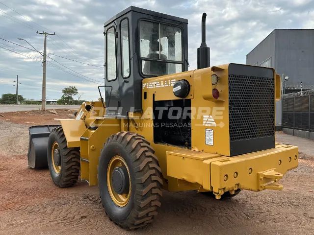 Pá Carregadeira Fiatallis FR12 1996 com Ar Condicionado - Revisada e Pronta para Trabalhar - Foto 3