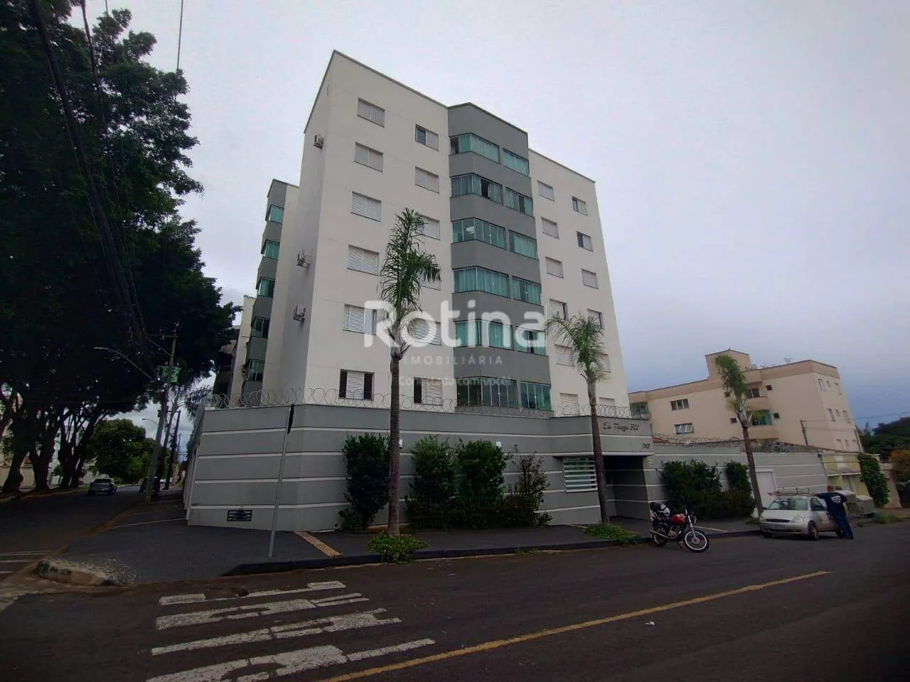 Apartamento para alugar, 3 quartos, Santa Mônica - Uberlândia/MG - Rotina Imobiliária