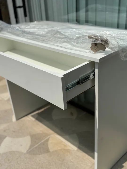 MESA DE ESTUDO COM GAVETA NOVA - Foto 2
