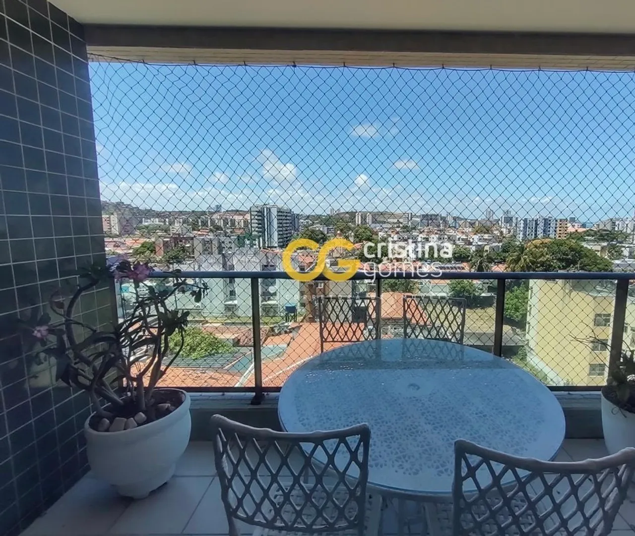 Aluguel. Com varanda e 3 suítes próximo da praia na Jatiúca.