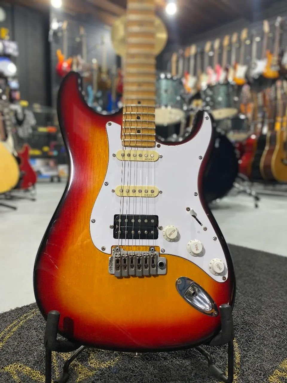 Guitarra Tagíma T635 escalopada - Foto 5