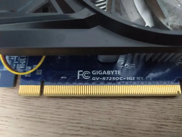 Placa de vídeo - AMD Radeon R7 250 (1GB / PCI-E) Gigabyte - Foto 2