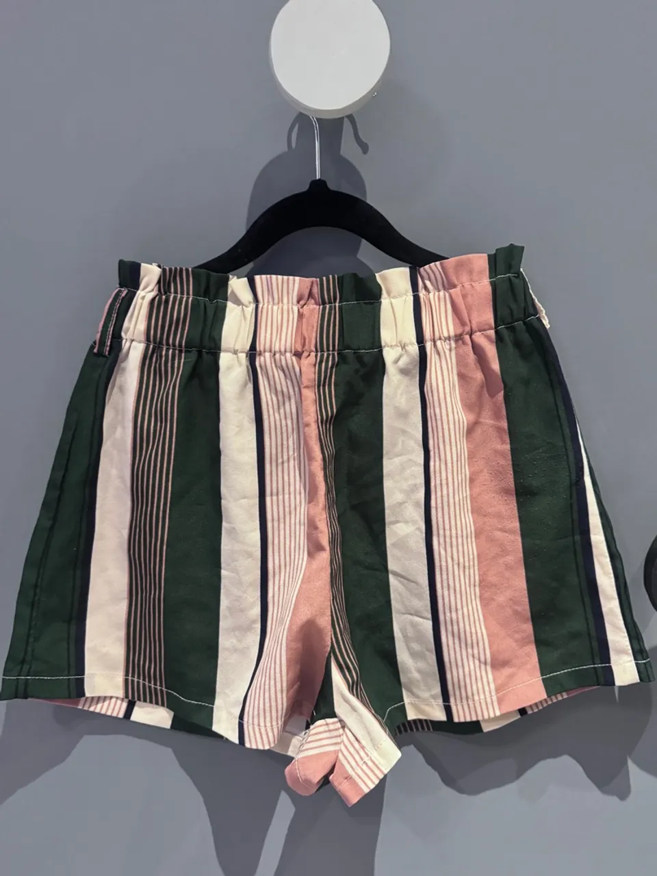 Shorts listrados coloridos