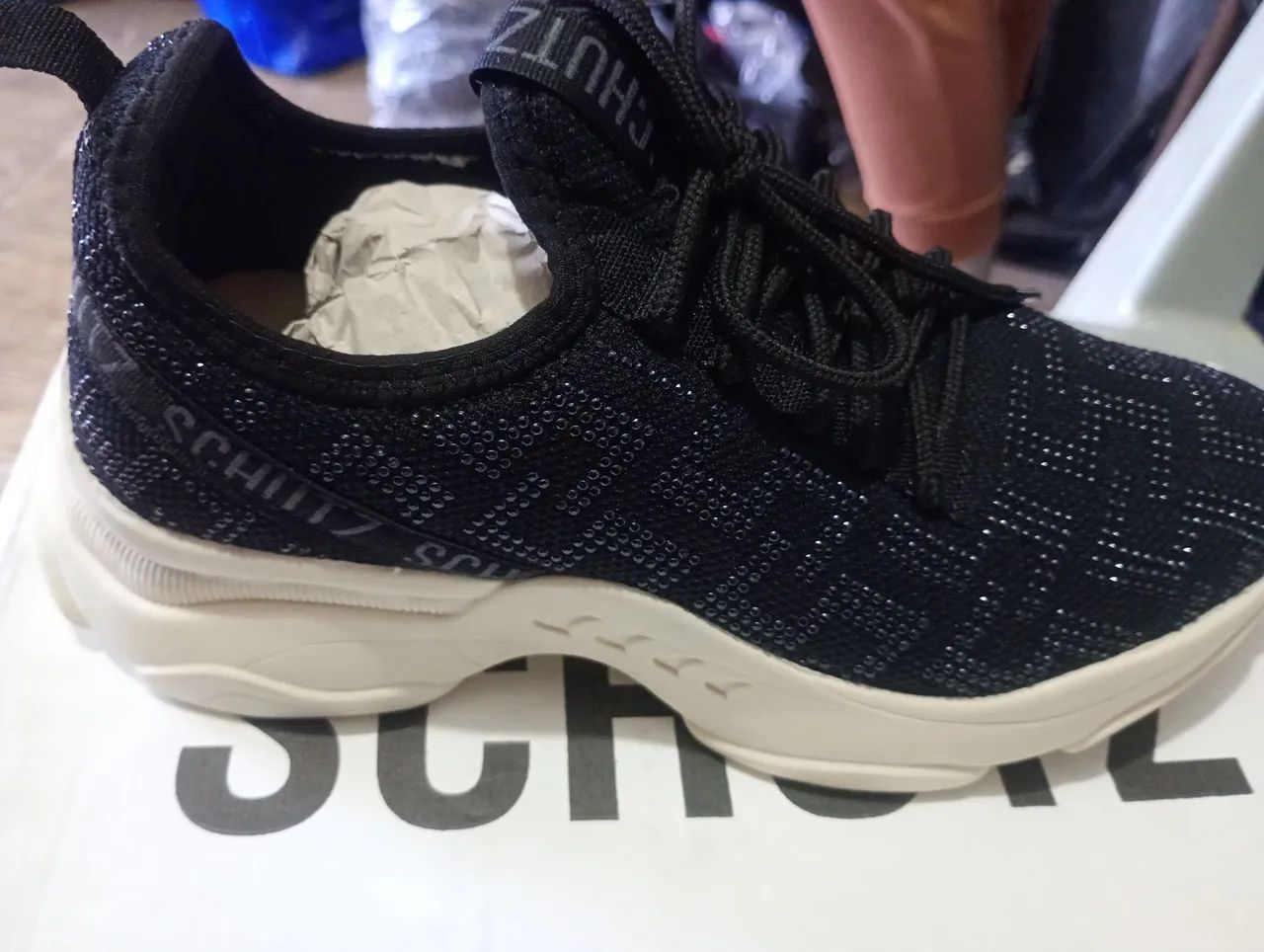 Tênis Schutz Preto com Detalhes - Foto 3