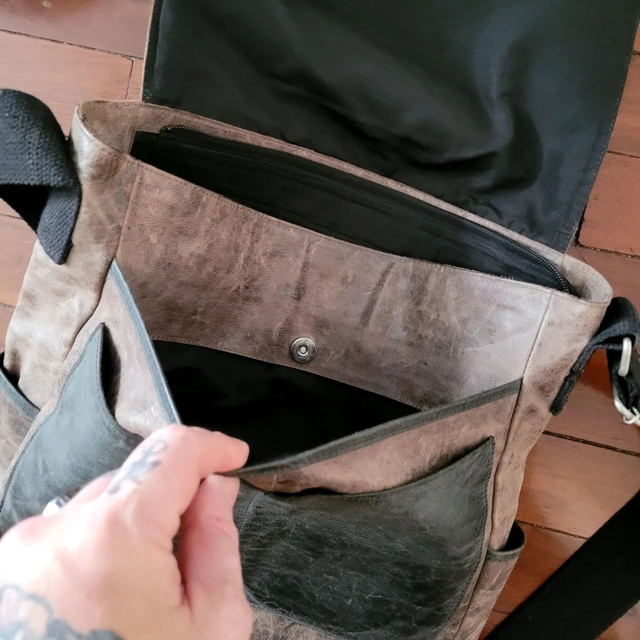 Bolsa carteiro Calvin Klein - Couro - Marrom - Foto 3