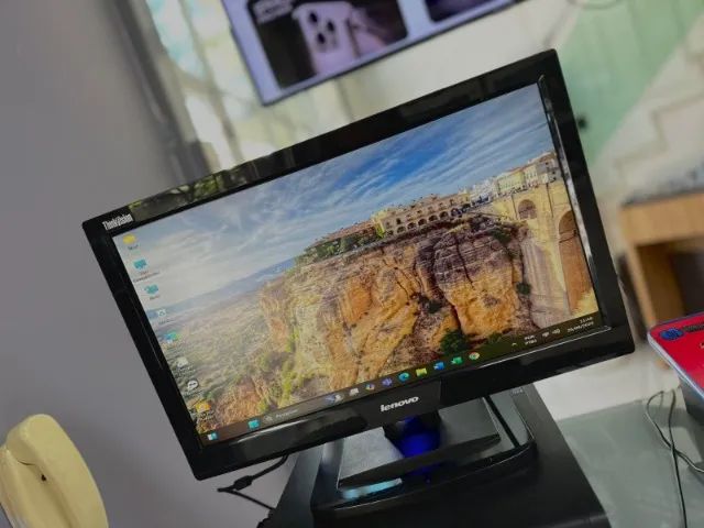 Monitor Lenovo Trinkvision   Modelo: E2002ba Preto  Tela: 20? polegadas  LED   - Foto 3