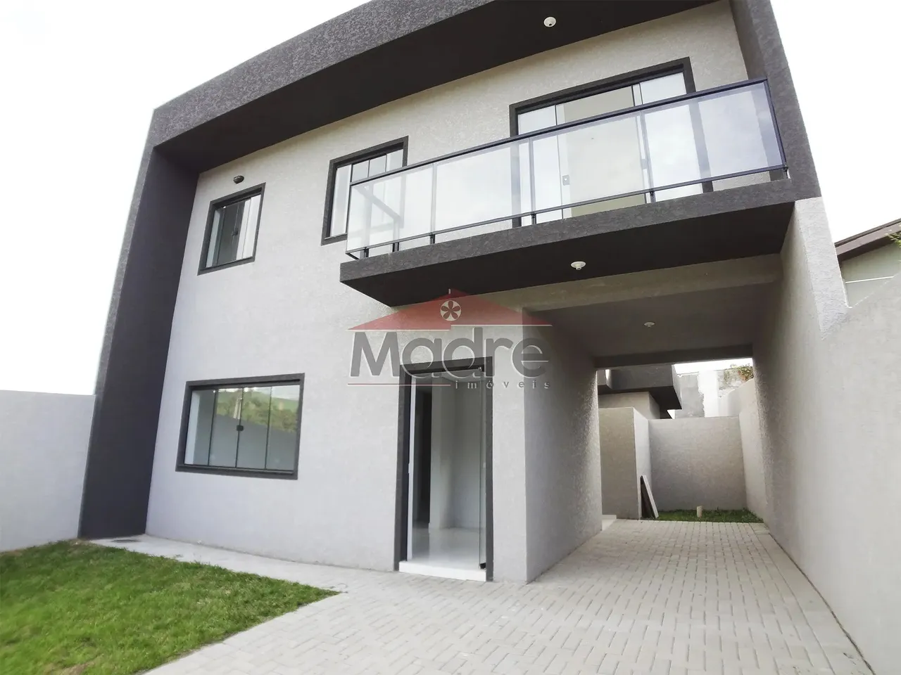 Sobrado com 3 dormitórios à venda por R$ 449.999,00 no bairro Capela Velha - ARAUCÁRIA / P