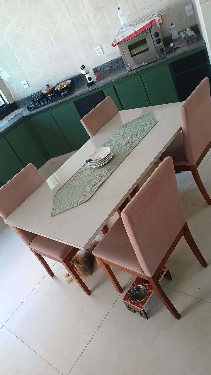 Fundamental é uma MESA de Jantar Moderna com 6 Cadeiras Estilosas