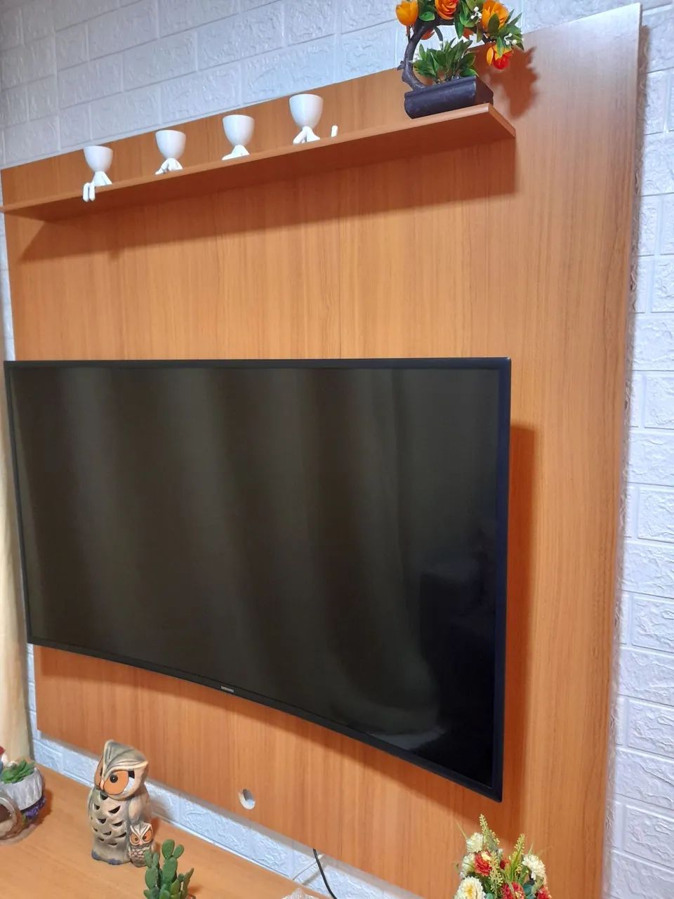 Vende-se Rack com Painel para TV até 50 pol. Pés Estilo Retrô - Semi Novo  - Foto 3