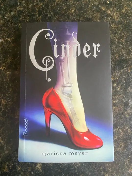 Cinder - Marissa Meyer