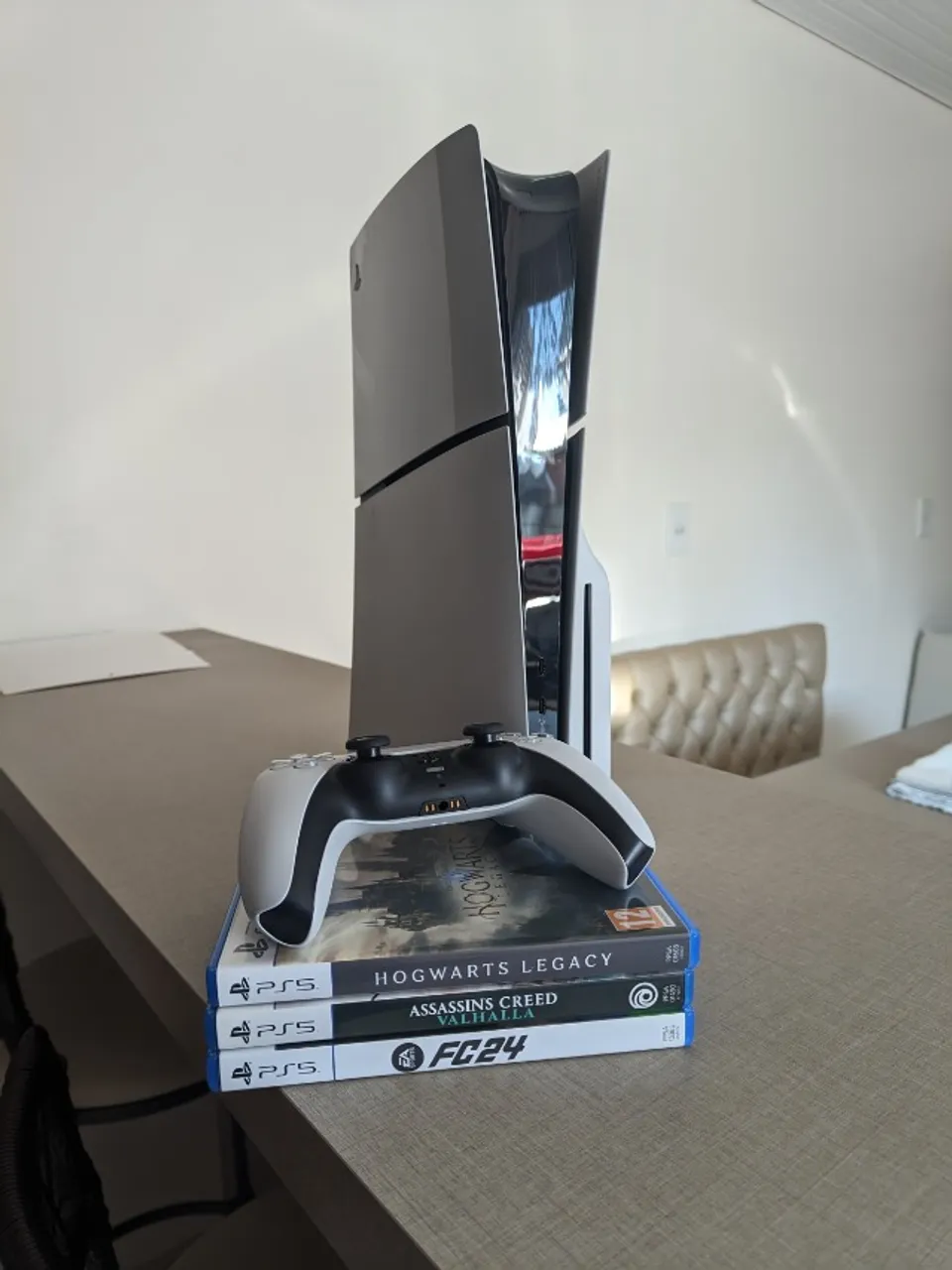 PS5 Slim 1 TB Mídia Física + 1 controle + 3 jogos