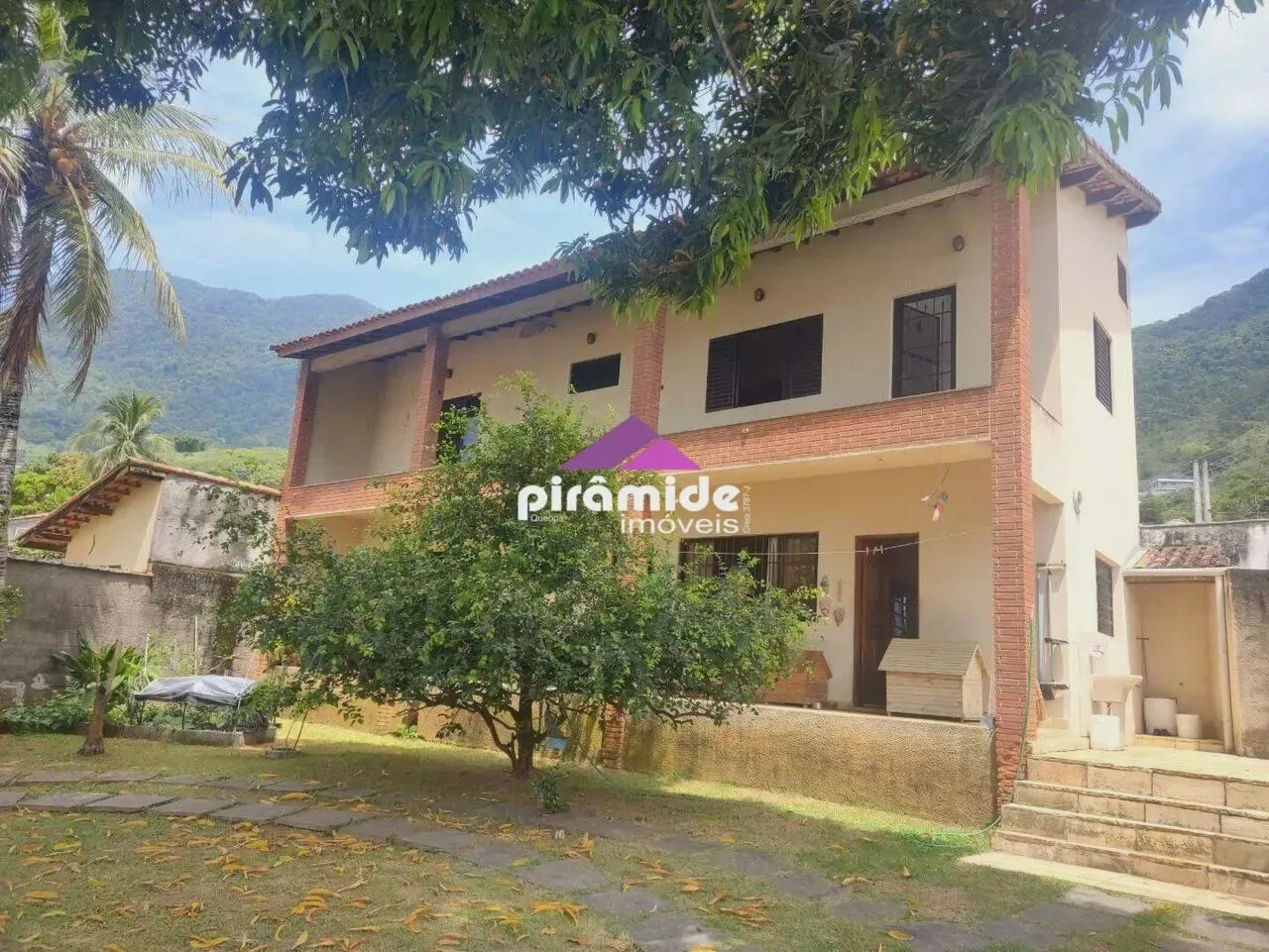 Casa com 3 dormitórios à venda, 226 m² por R$ 1.250.000 - São Francisco - São Sebastião/SP
