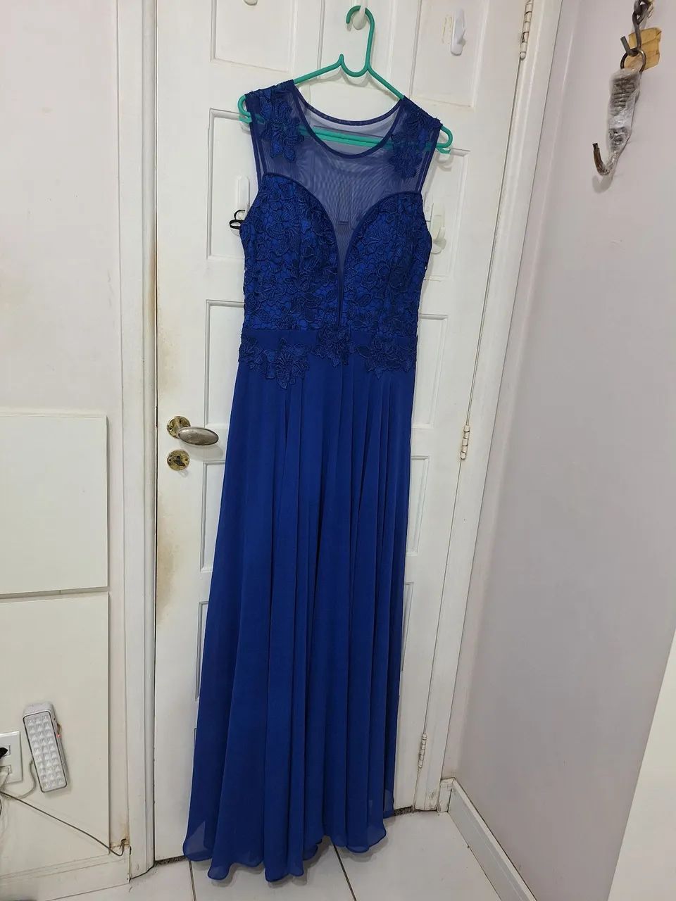 Elegante vestido azul royal 