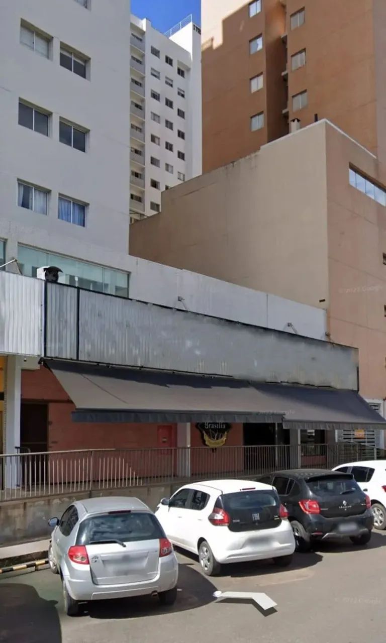 Loja comercial com 359,16m², pé direito duplo, não tem condomínio vinculado à loja. Rua 9 