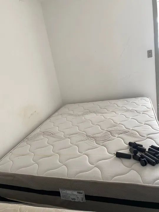 (Apenas 3 meses de uso) Cama + Colchão Molas ensacadas Queen - Foto 4