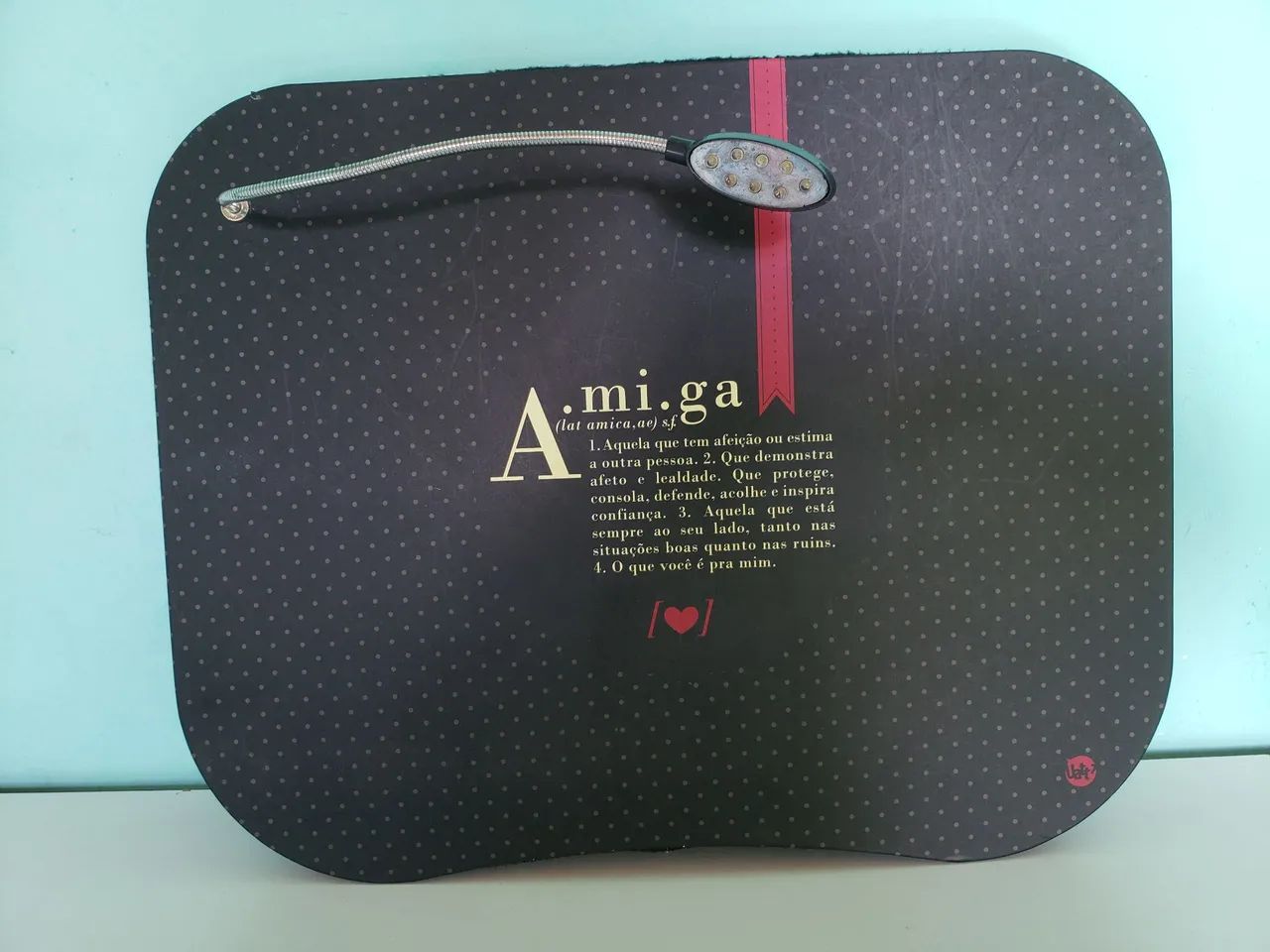 Oportunidade! Suporte para Notebook com Luz LED e Frases Motivacionais