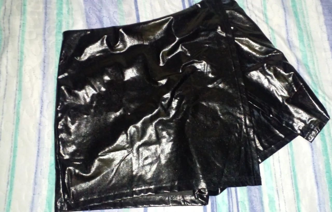 Short saia de couro sintético feminino - Foto 3
