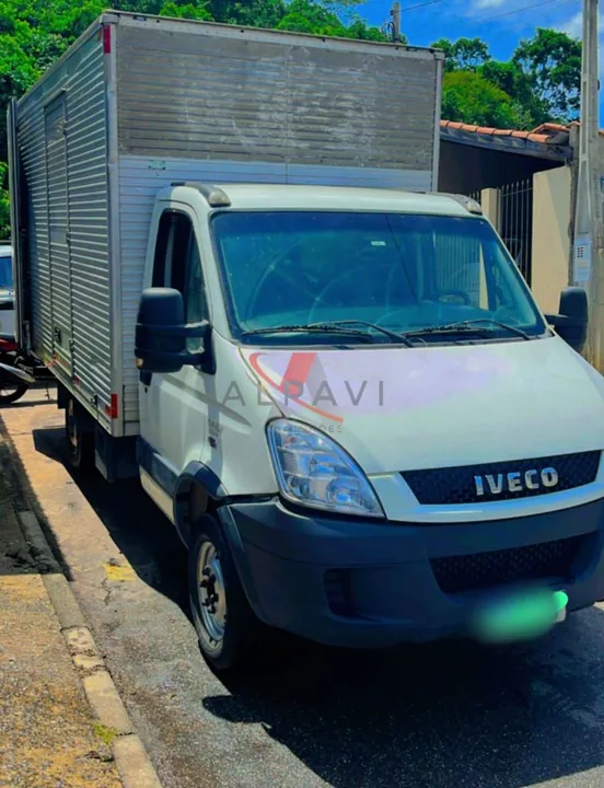 Iveco Daily 35s14 Ano 2015 Com Bau 4,2m