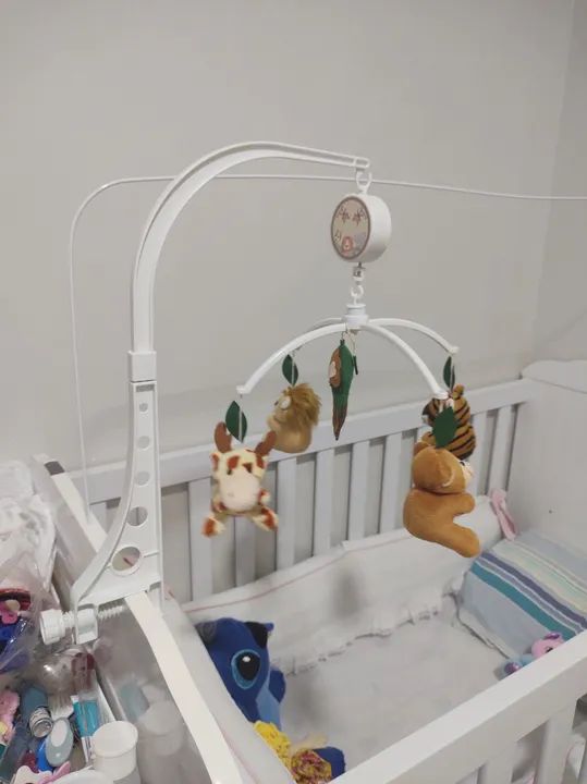 Móbile de berço com animais da selva