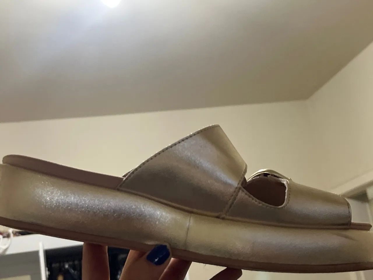 Sandália dourada feminina - Foto 2