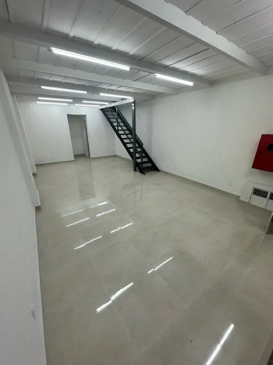 Loja para alugar Teresópolis centro Várzea 2 andares
