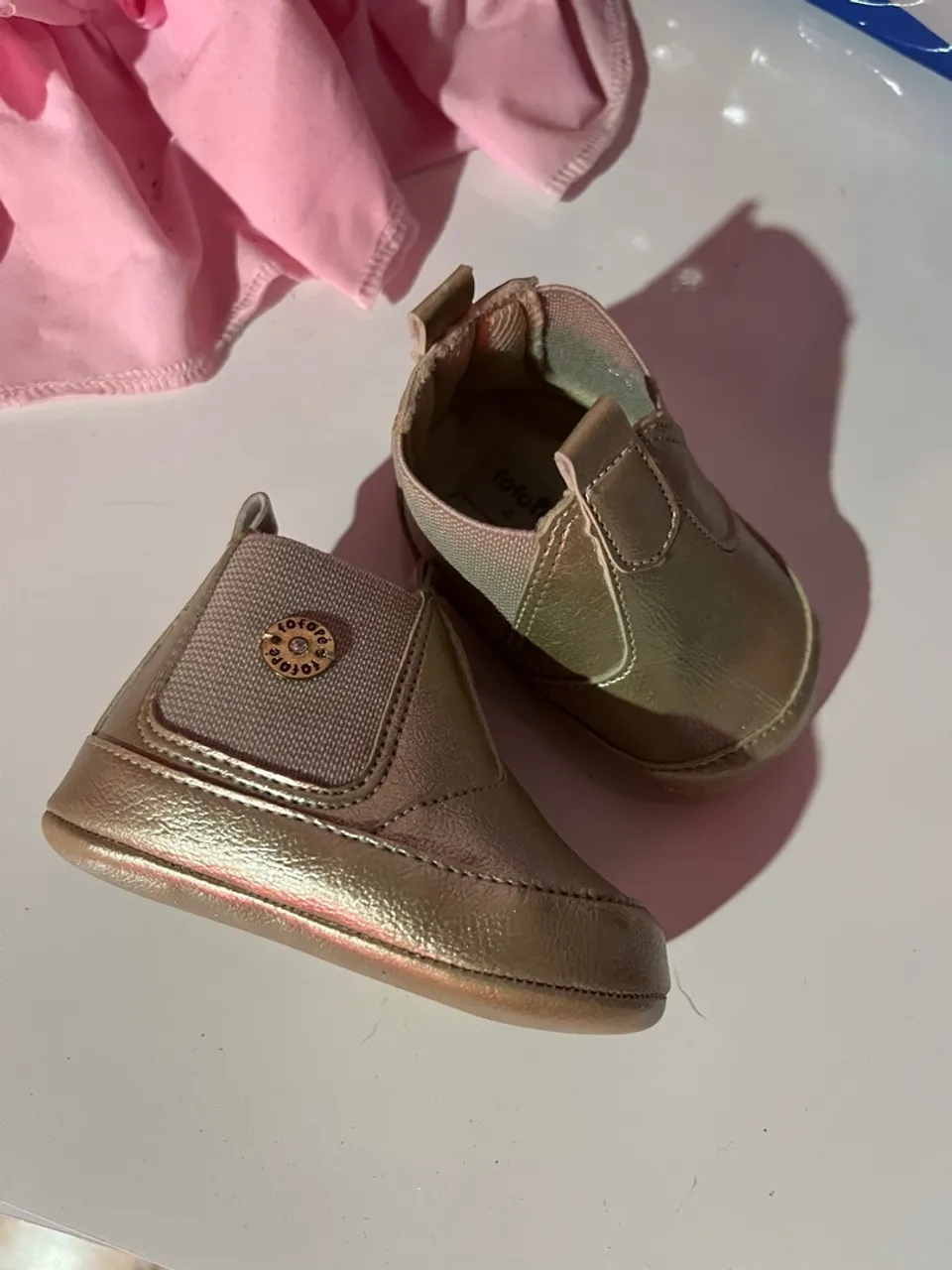 Sapatinhos dourados para bebê