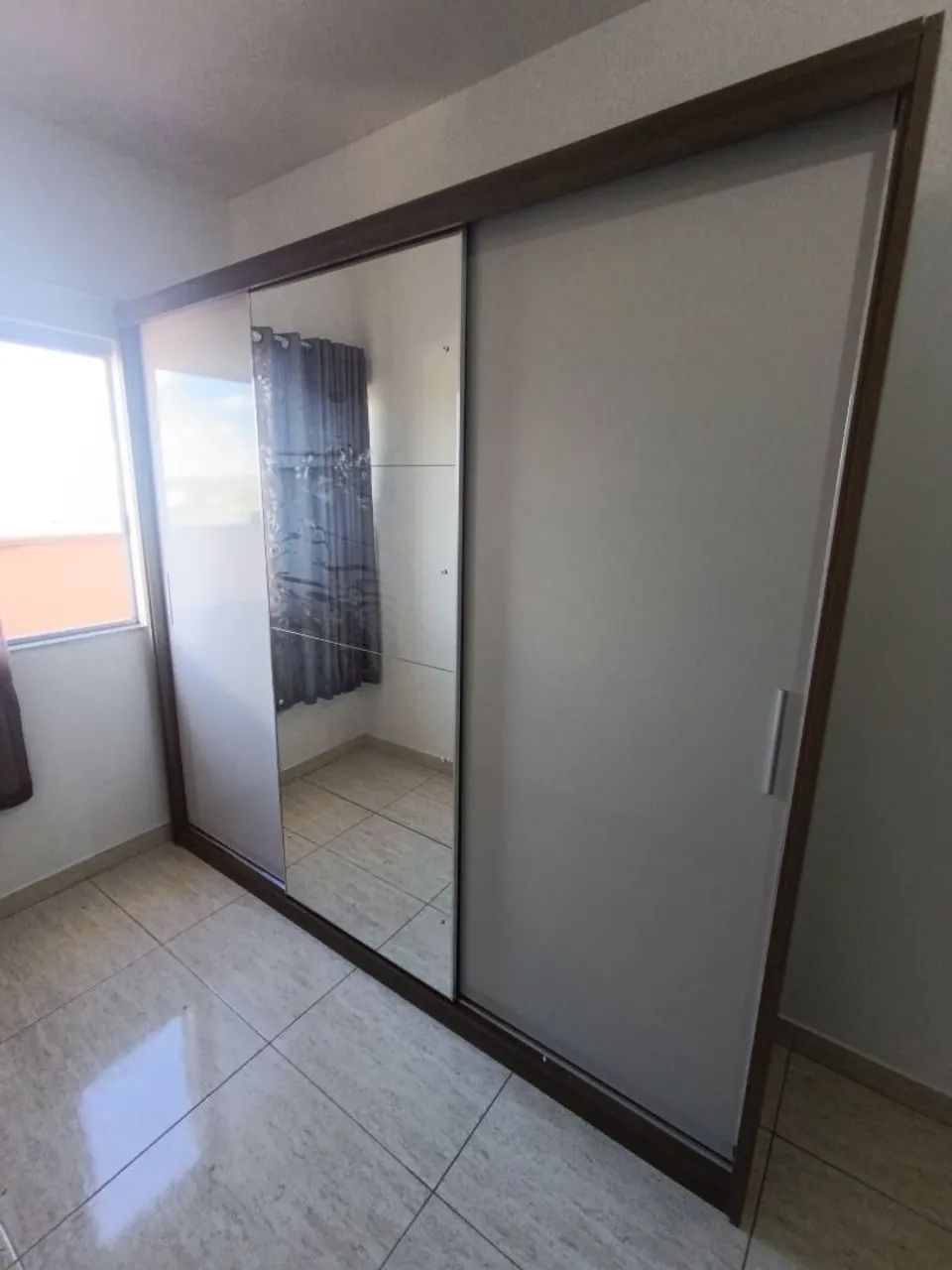 Guarda-Roupa de correr com espelho de casal grande MDF 