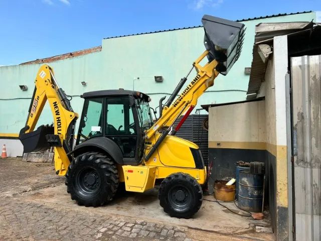 Retroescavadeira New Holland B95B Ano 2018