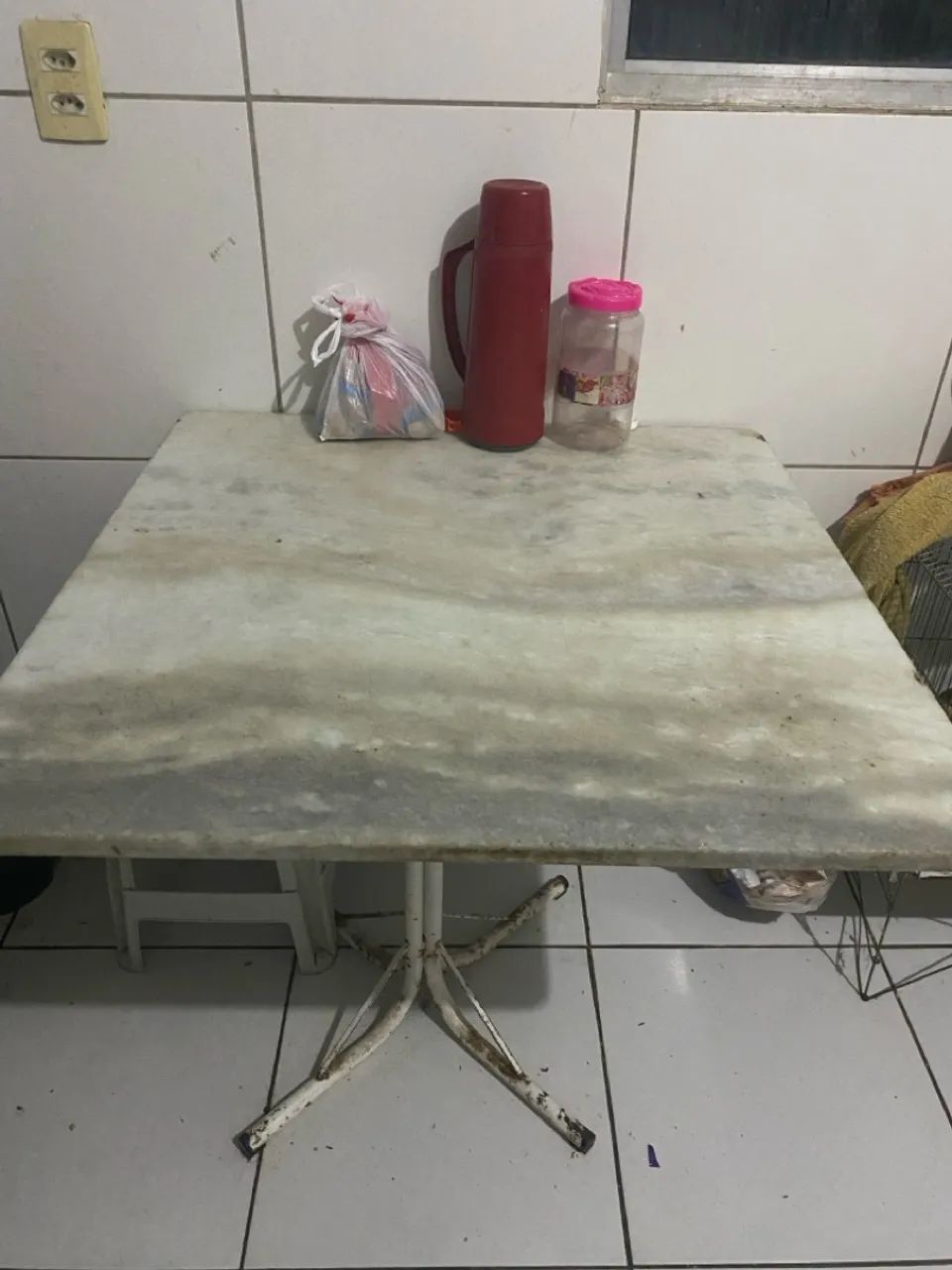 Mesa de mármore branca