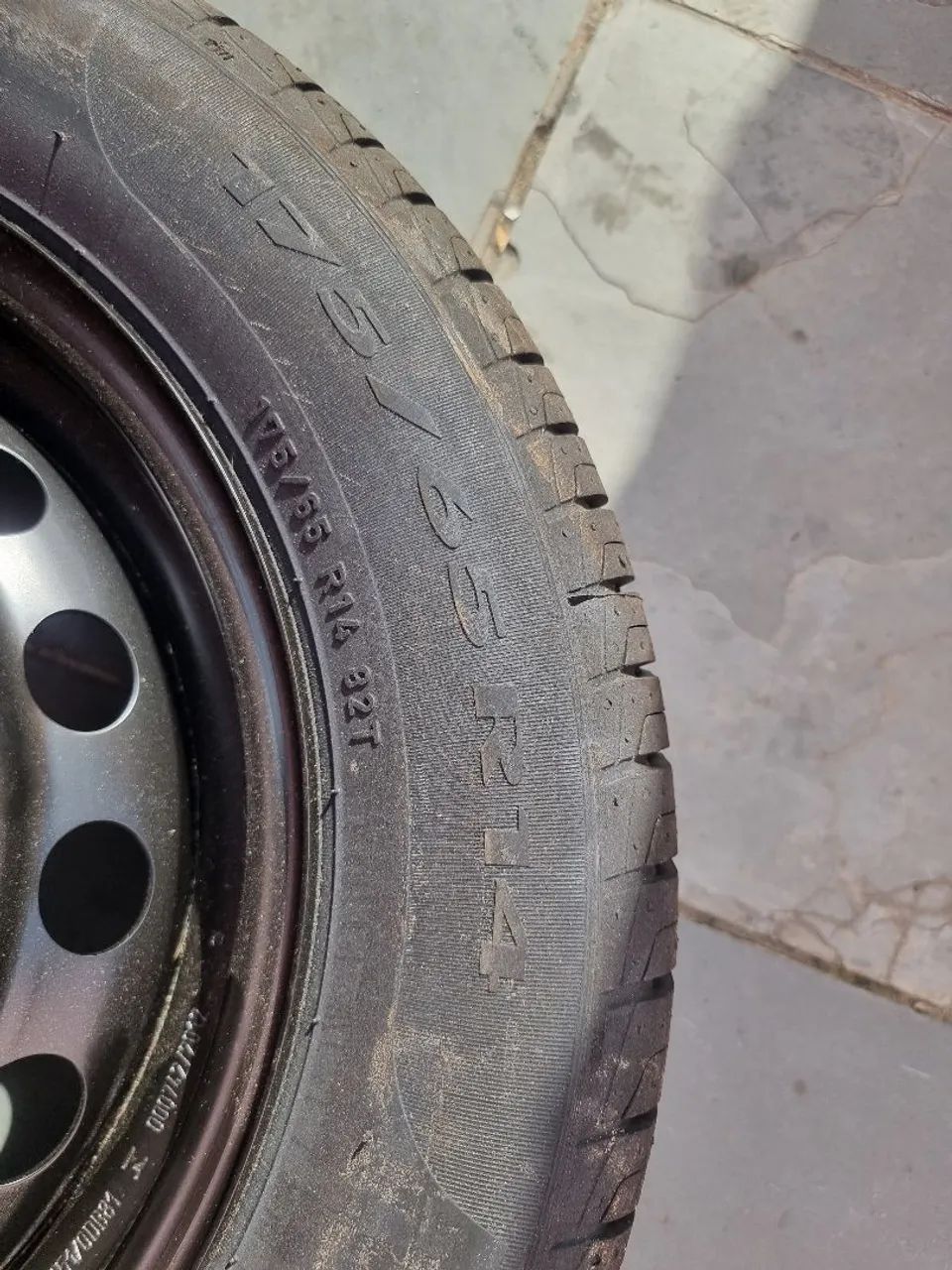 Estepe - aro e pneu pirelli 175/65R14 original toyota etios - Foto 3