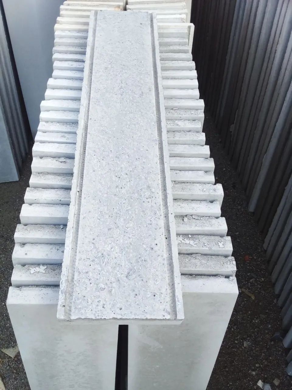 Pingadeira de muro e platibandas de concreto.  - Foto 3