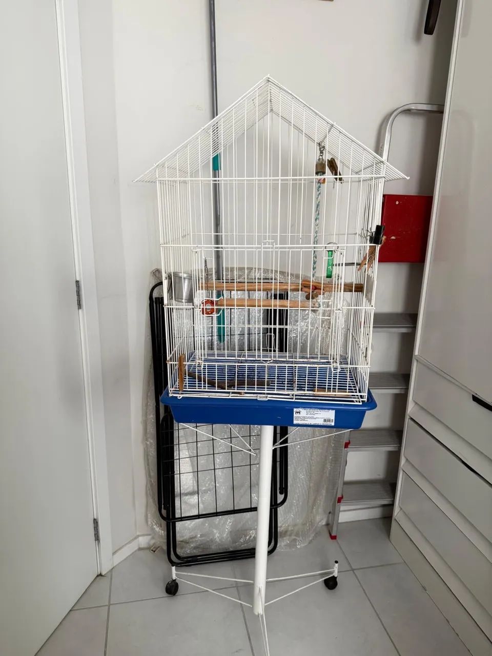 Vendo gaiola em bom estado , retirar em São José.  150,00