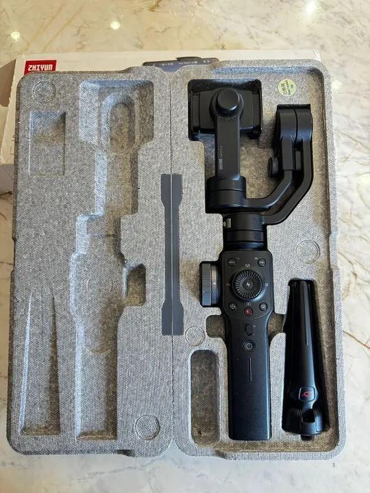 Estabilizador Zhiyun Smooth 4 Gimbal Videos Fotos Celular Cor Preto - Foto 2