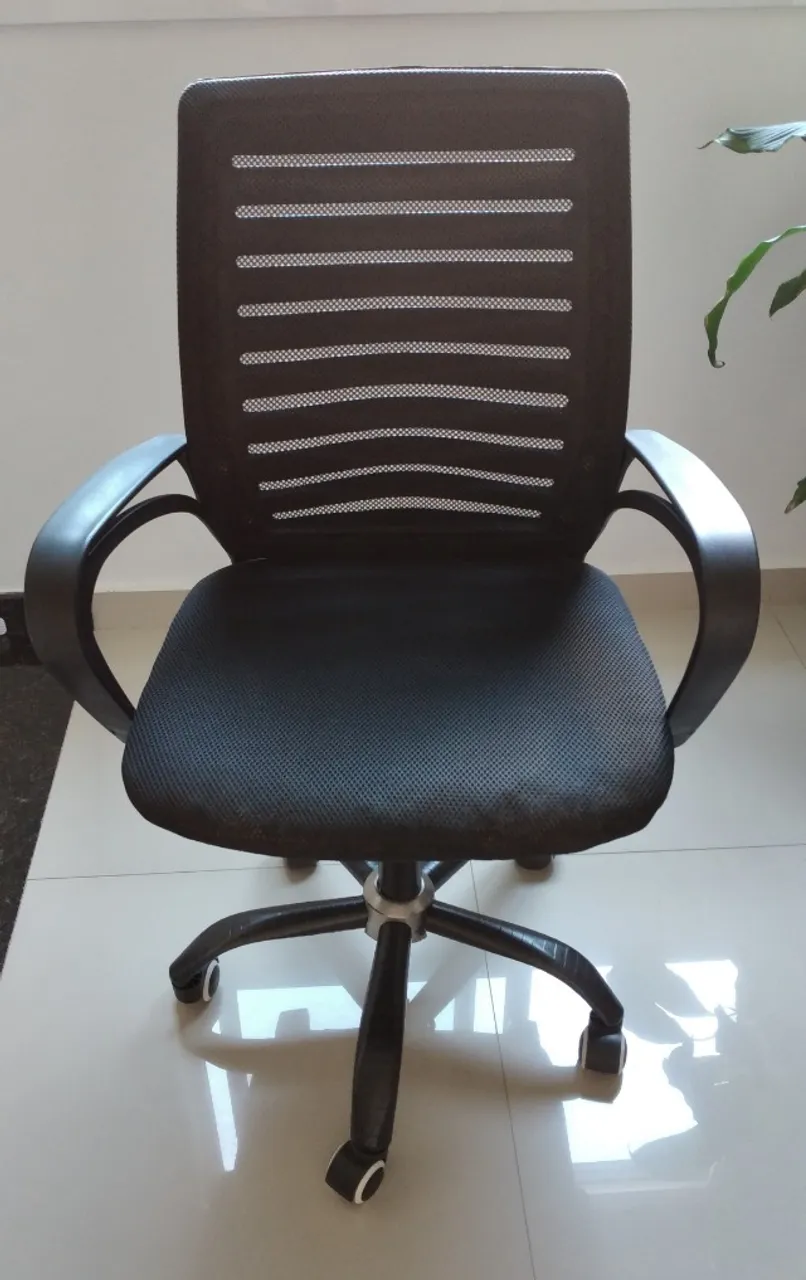 Cadeira Giratória Ergonômica Prizi Preta Estofado Mesh