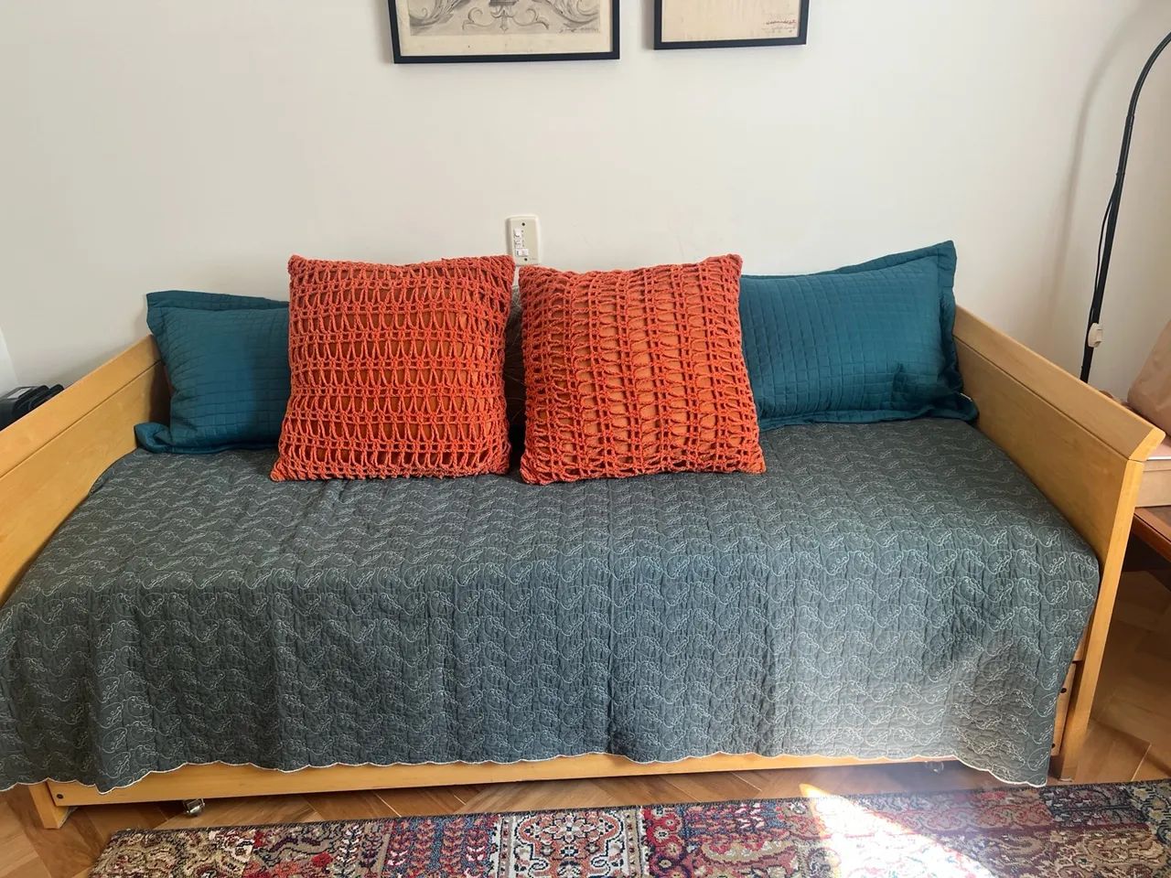 Cama de madeira com uma bicama  - Foto 3