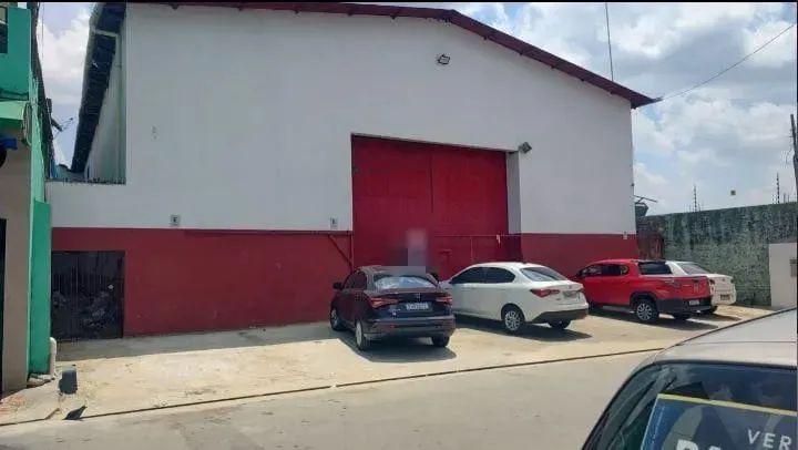 Aluga-se Galpão 1000 m² c duas frentes, Próx. Ponta Negra!