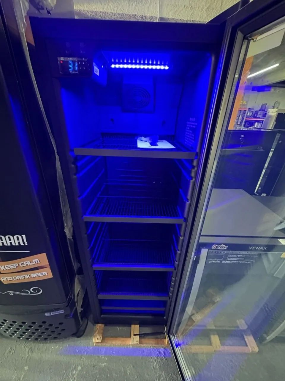 Cervejeira Venax 200l led azul com aquecimento no vidro (Ester)