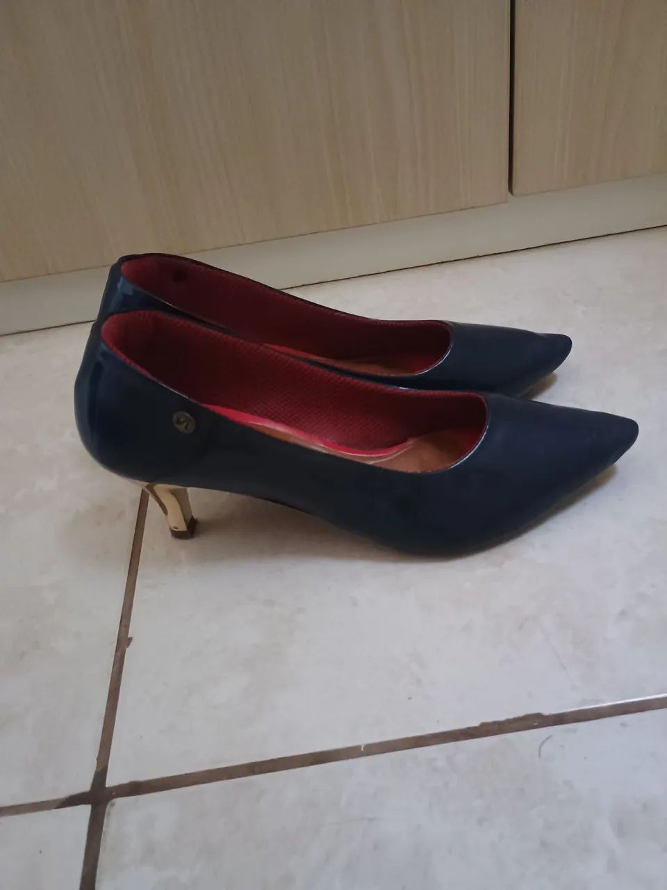 Scarpin azul marinho acolchoado 