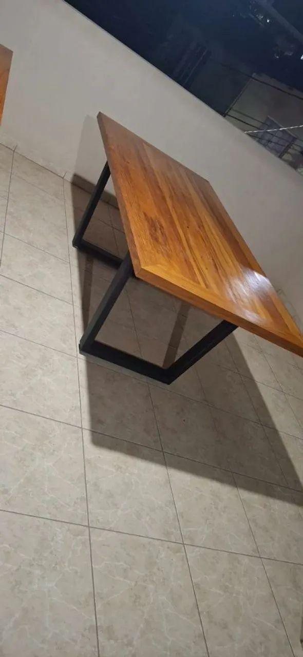 Mesa base indústrial com tampo de peroba rosa. - Foto 3