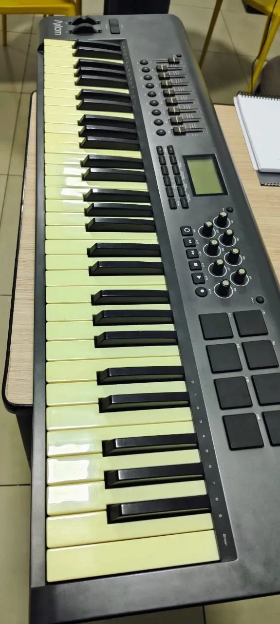 Controlador M-Audio Axiom 61
