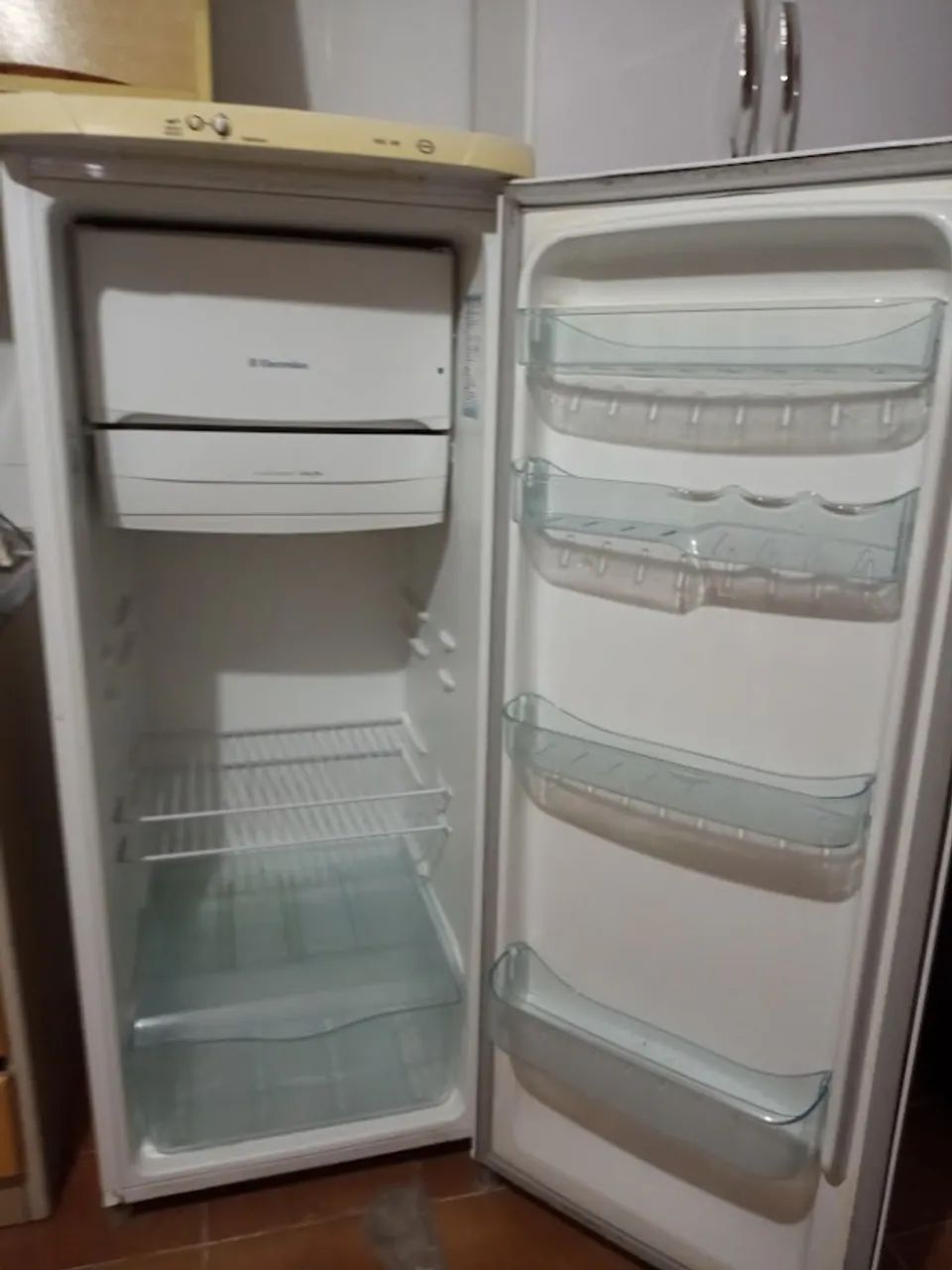 Geladeira Eletrolux 240 L - Foto 2