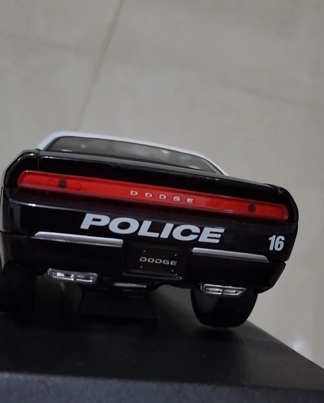 Dodge Challenger 1:18 - Foto 3