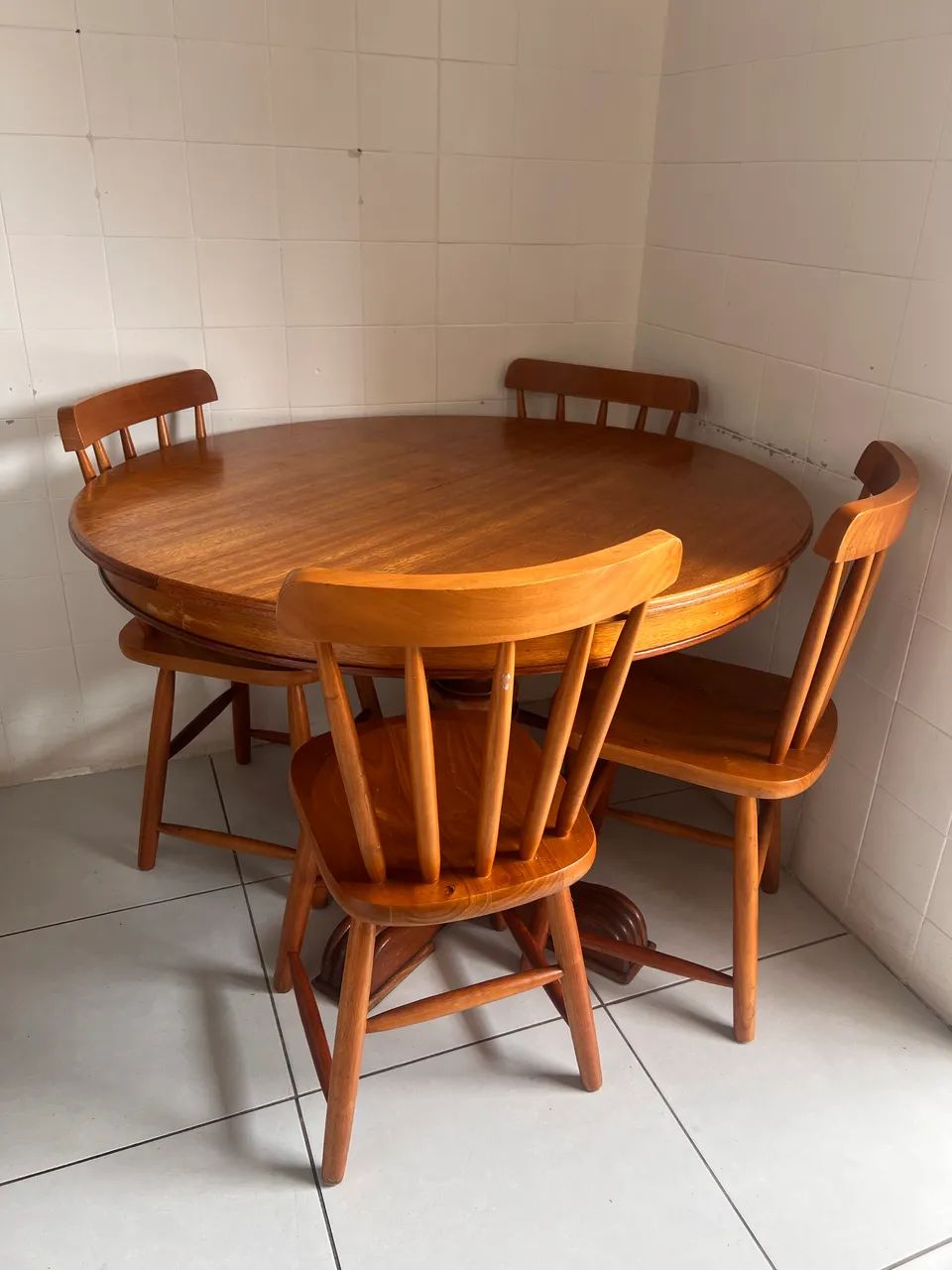 Conjunto de Mesa e Cadeiras de Madeira - Semi Novo | Oportunidade!