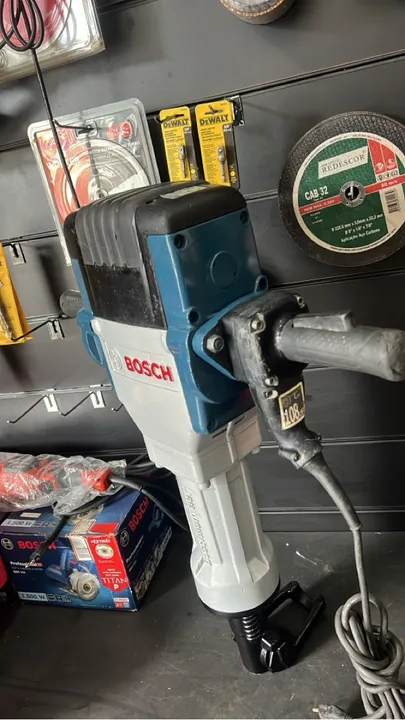Vendo martelo Rompedor BOSCH 30kg semi novo barato