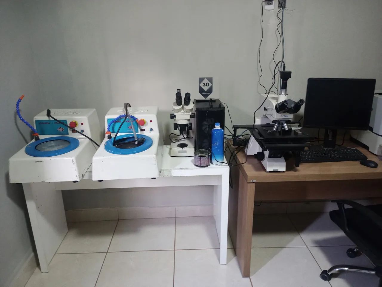 Equipamentos para laboratório metalúrgico 