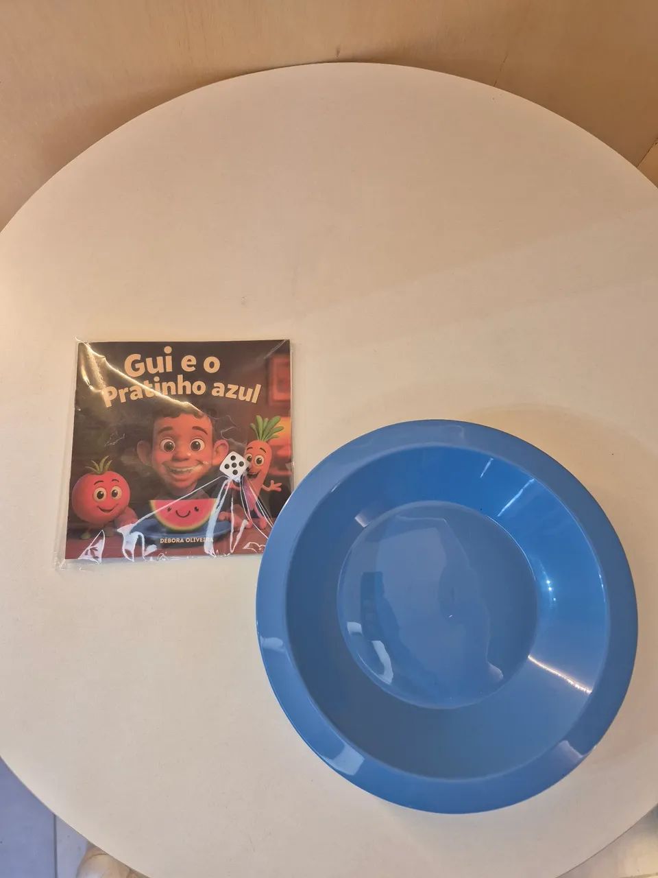 Kit com livro+ dado+ pratinho